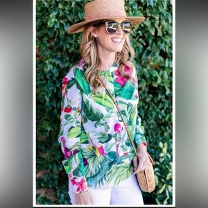PERSIFOR Freya Placket Front Tropic in Grass Top. Size Small.